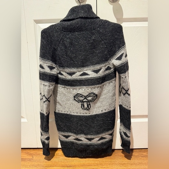 ARITZIA TNA SEA TO SKY 100% lambswool grey button up sweater (S) - Picture 3 of 5